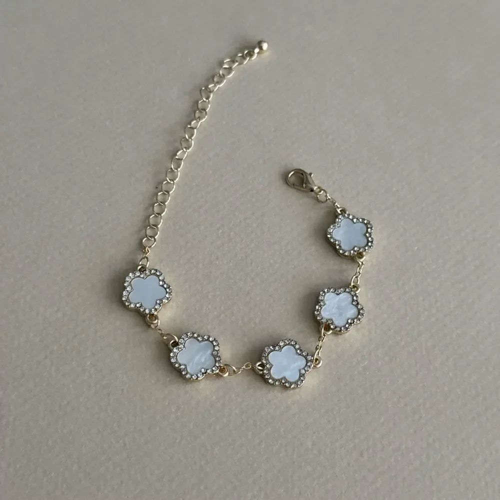 Elegant Gold and White Floral Bracelet #1866